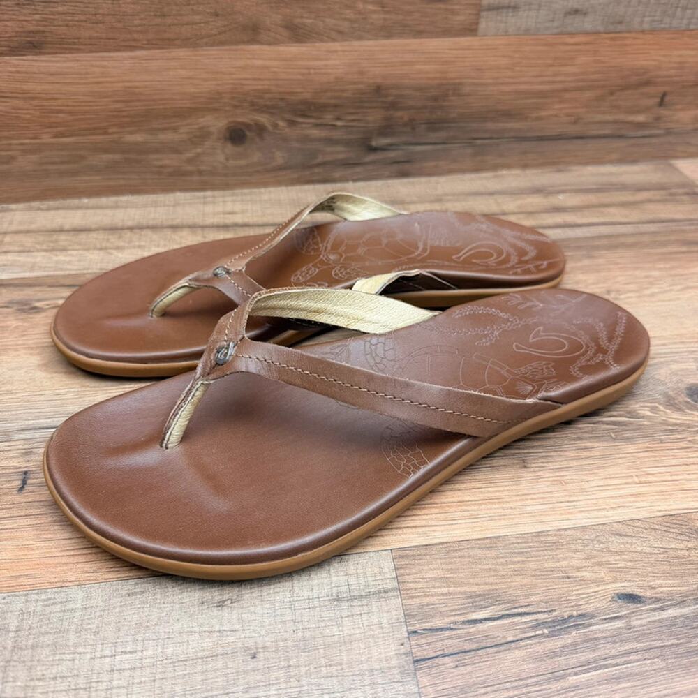 OluKai Honu Women’s size 8 Brown Leather Thong Sandals Embossed Flip Flops